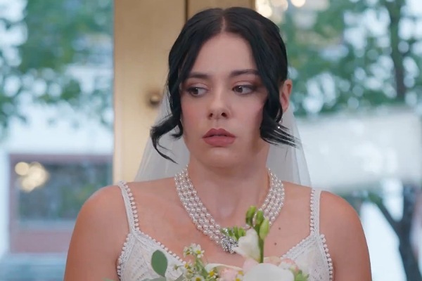 Hillbilly Girlie Marries a Billionaire Actress