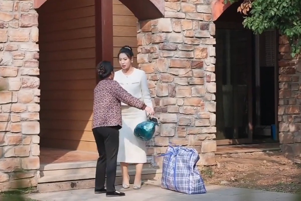 The Double Life of My Deliveryman Husband story Sheryl’s actions
