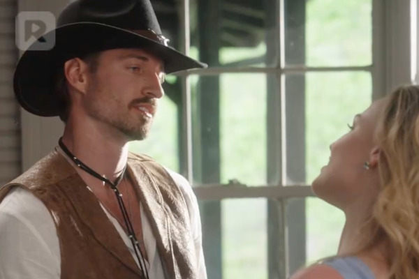 Lassoed By A Cowboy’s Love Plot 