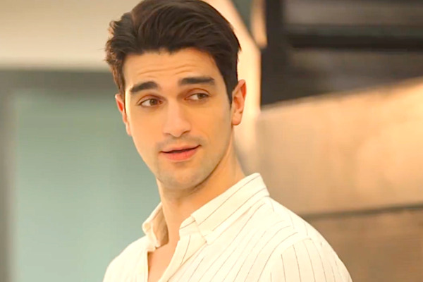 A Relationship Kept In The Dark Lead Actor
