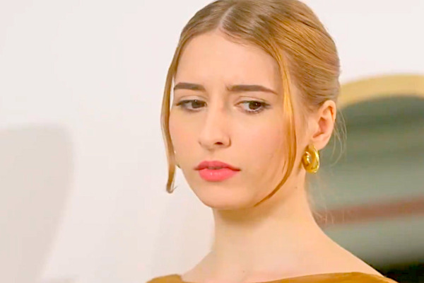 A Relationship Kept In The Dark Lead Actress