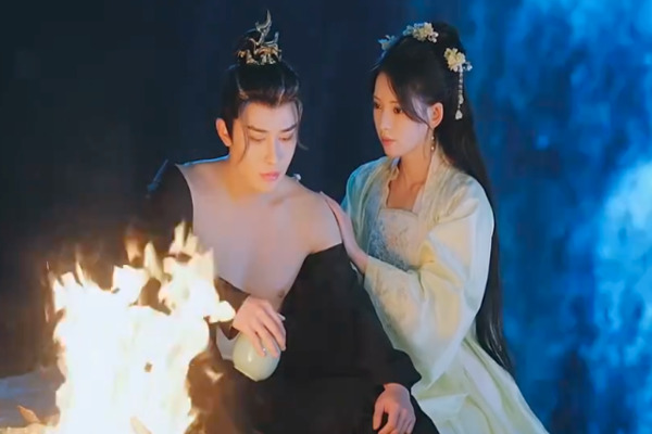 The Throne’s Forbidden Love Plot