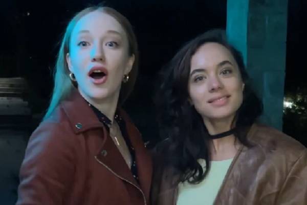 Look Into My Eyes Characters Brunette And Blonde Girls