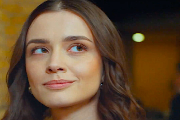 The Woman Starts The War Lead Actress