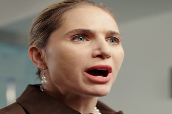 Hold Me In The Dark Hot Episodes