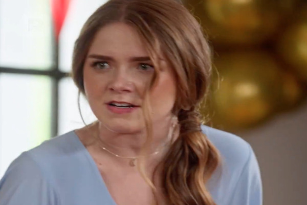 Betrayed Alpha Queen Rises From The Ashes Female Lead