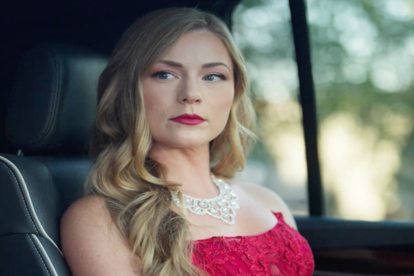 Step Aside I’m The King Of Capital Lead Actress