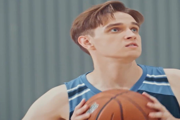 Golden Feather Temptation Game Main Actor