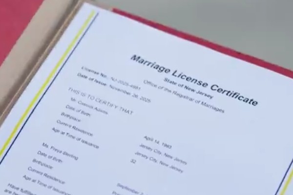 Icy CEO’s Here with a Kid Asking Me to Marry Her full movie