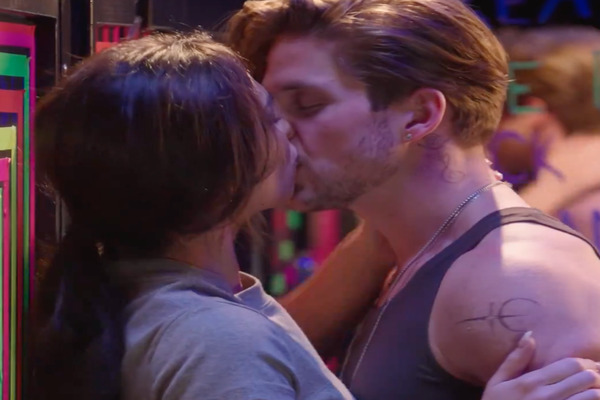 Backstage Romance With The Popstar Movie Highlights