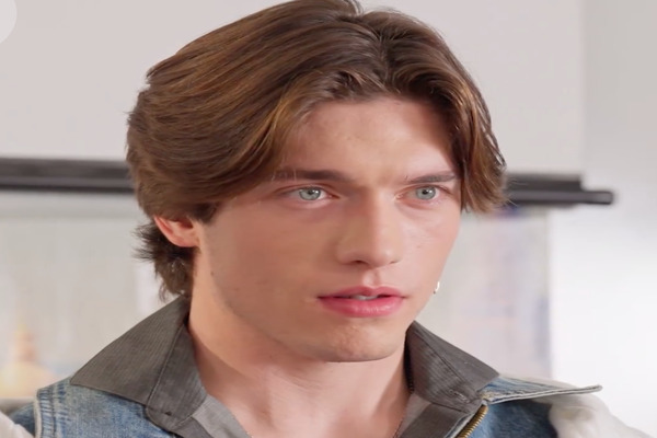 Kissed By Claw And Fang Main Actor