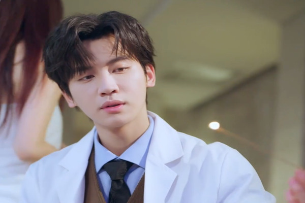 Doctor Sleep With Me Heal My Heart Lead Actor