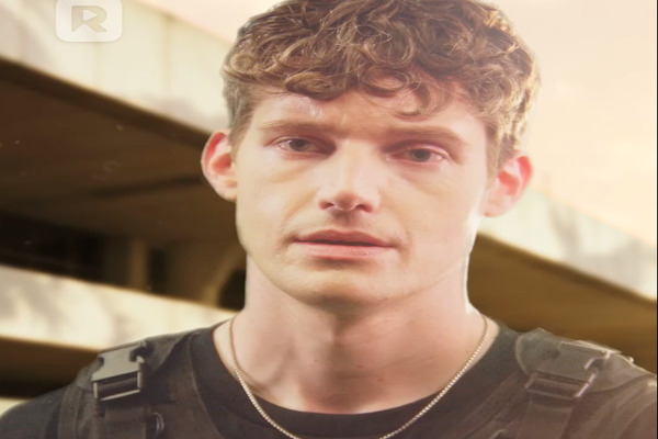 Love Under Fire Male Lead