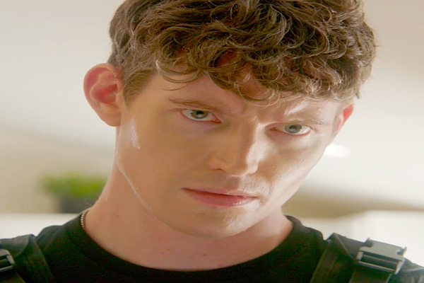 Love Under Fire Lead Actor