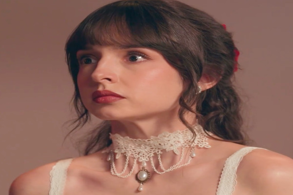 Rose In Chains Lead Actress