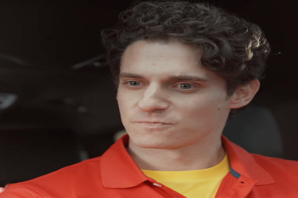 Nothing Escapes My Eyes Lead Actor