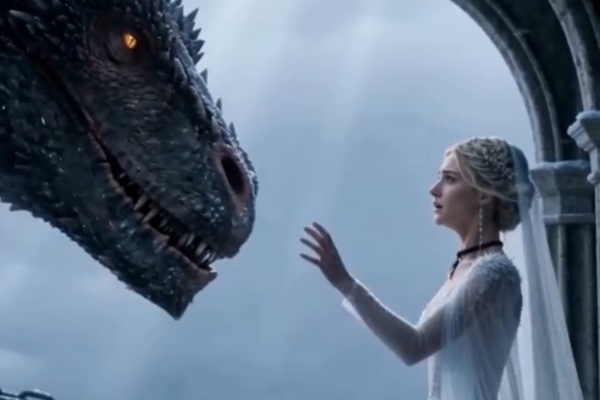 Dragon Bowing to Cassia from Sold to The Warlord Born for The Sky Drama