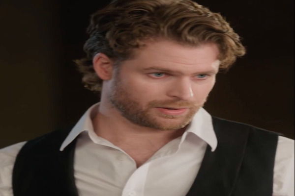Honey-Trapped My Fiancé’s Billionaire Rival Male Antagonist