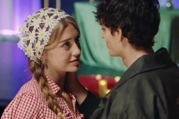 Stage Scene B/w Lex & Stevie from Dream On Movie